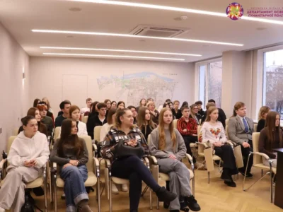 слухачі проєкту