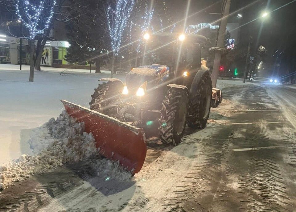 Вночі на дорогах Черкас працювала 21 одиниця техніки, – Бондаренко