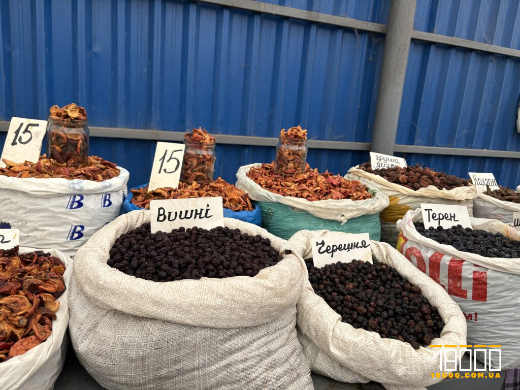сухофрукти на базарі