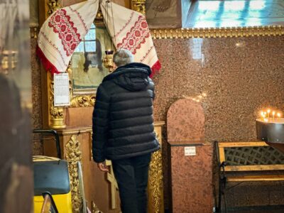 вірянин у храмі