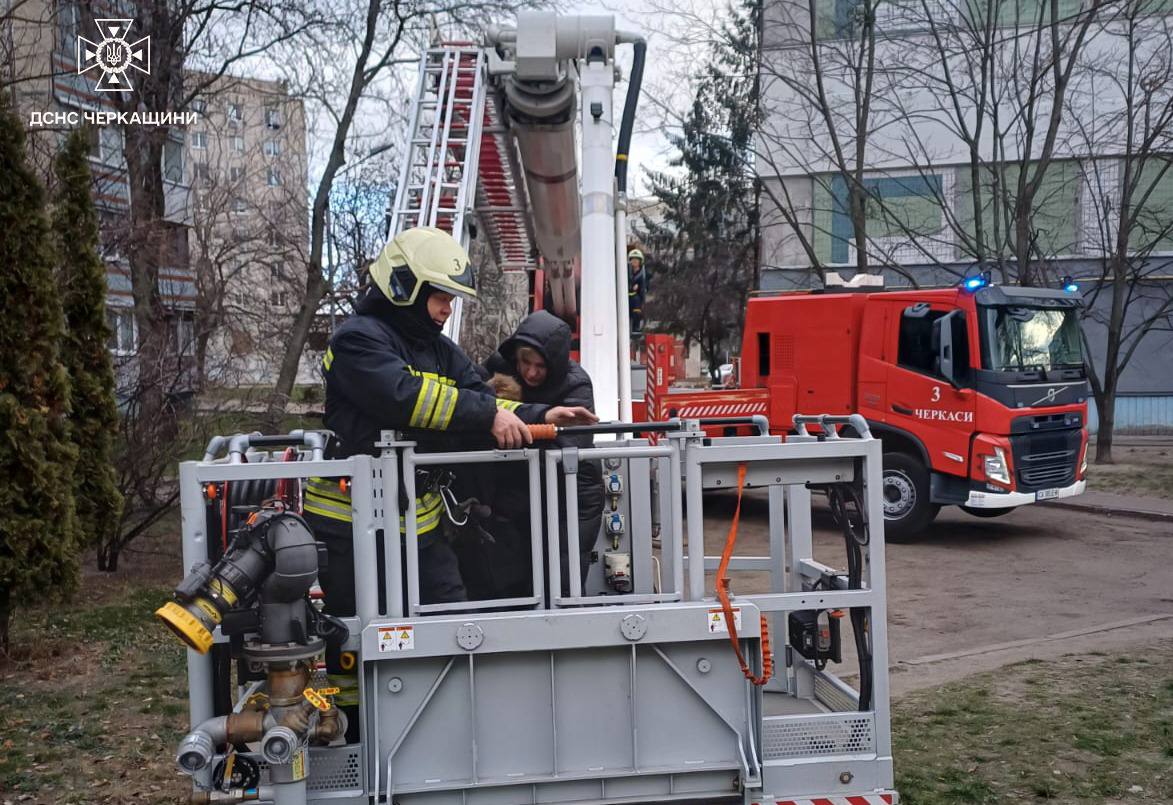 рятують людей