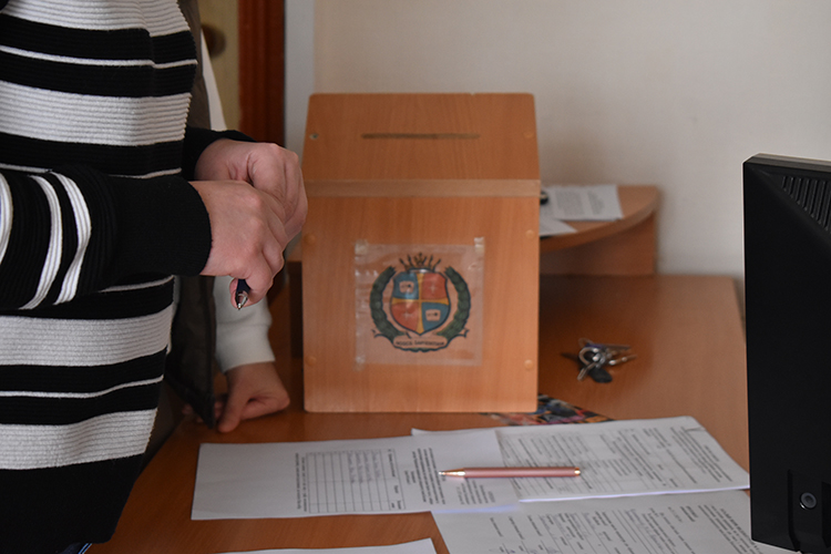 Скринька для бюлетенів