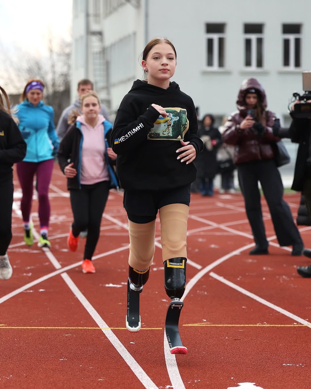 Черкаський ветеран отримав протез завдяки участі у забігу 13‐річної Яни