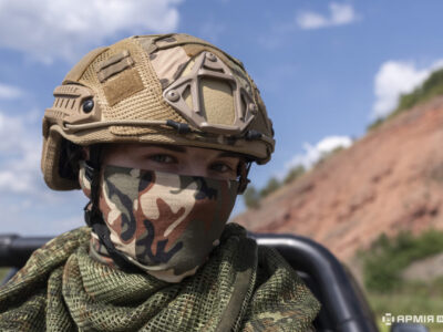 Жінка-військова