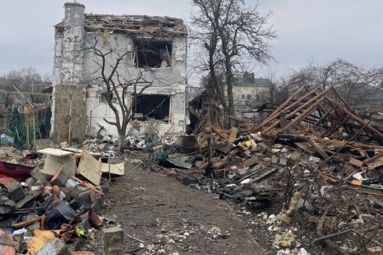 У ЧНУ збирають кошти на допомогу завідувачці, чий будинок зруйнований через обстріл (ФОТО)