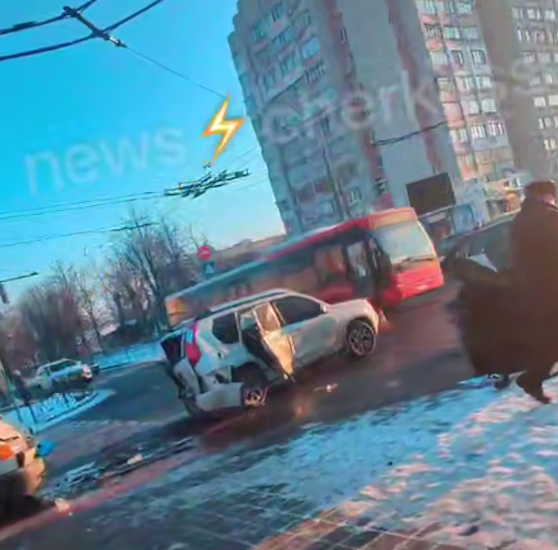 автівки зіткнулися біля ТРЦ "Депот" у Черкасах