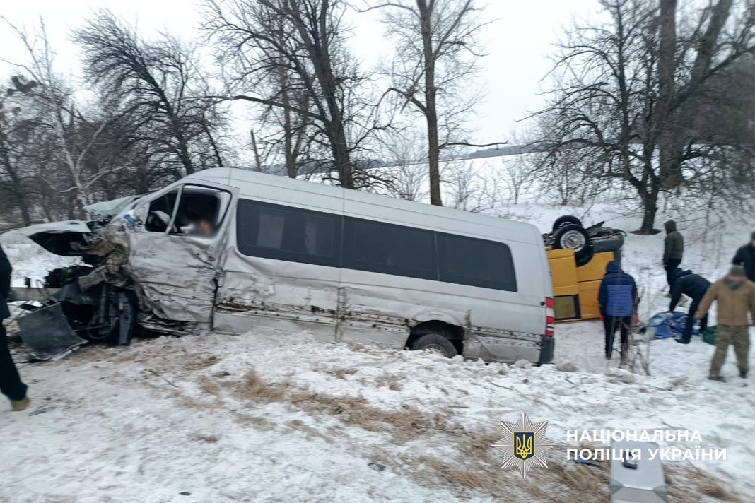Бус потрапив у кювет