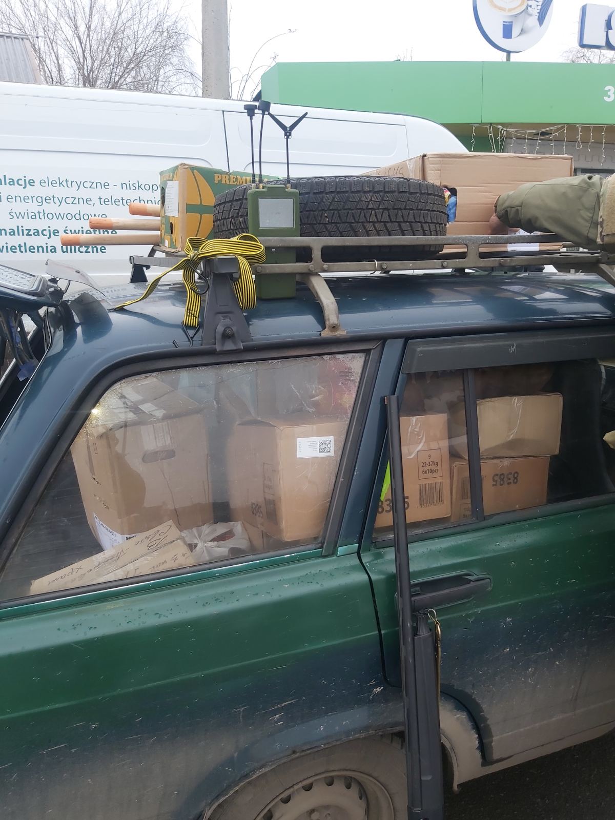 Авто перед поїздкою до військових