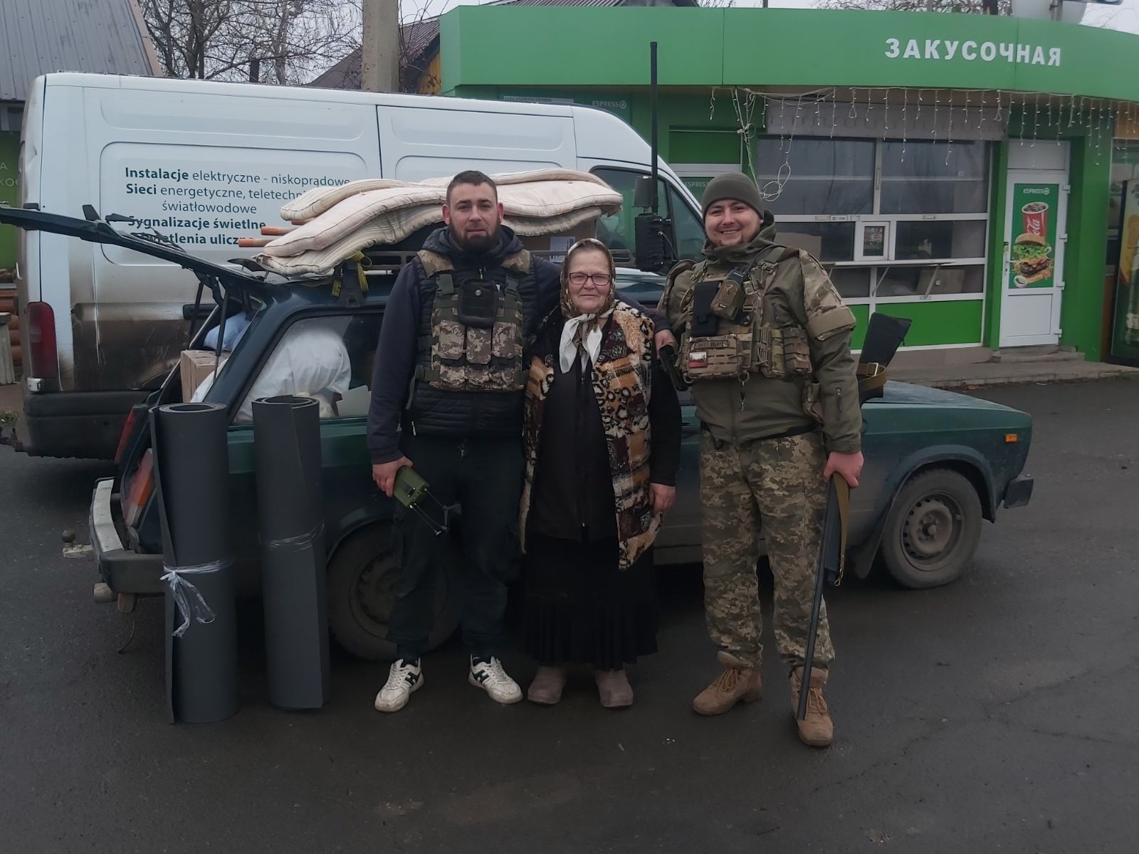 Зінаїда Сорока з військовими