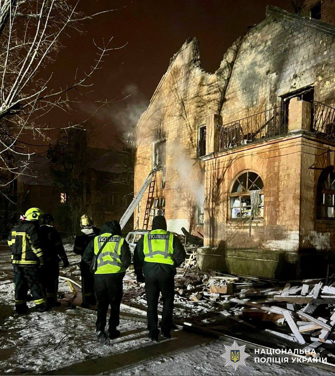 гасять пожежу