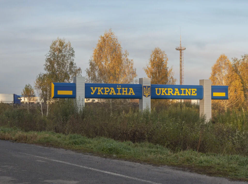 Близько 290 тисяч українців не повернулися з‐за кордону у 2025 році