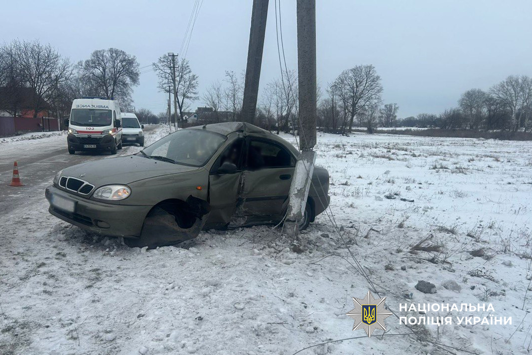 Водій «ланоса» в’їхав в опору на Золотоніщині. Він загинув