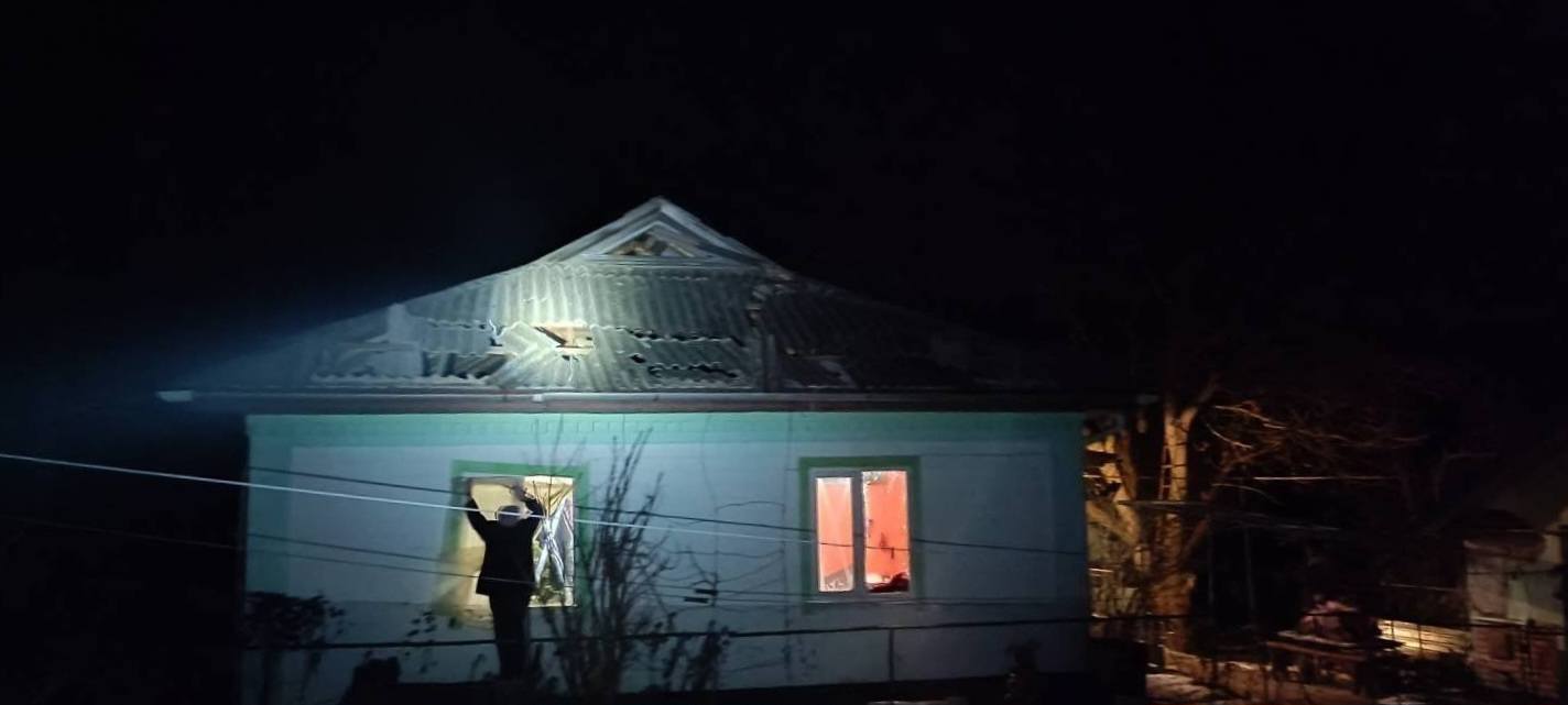 пошкоджений дах будинку