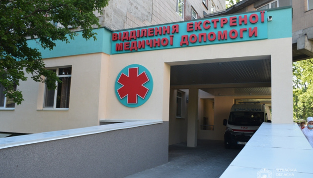 Пацієнт у свідомості, – директор черкаської лікарні прокоментував стан поліцейського