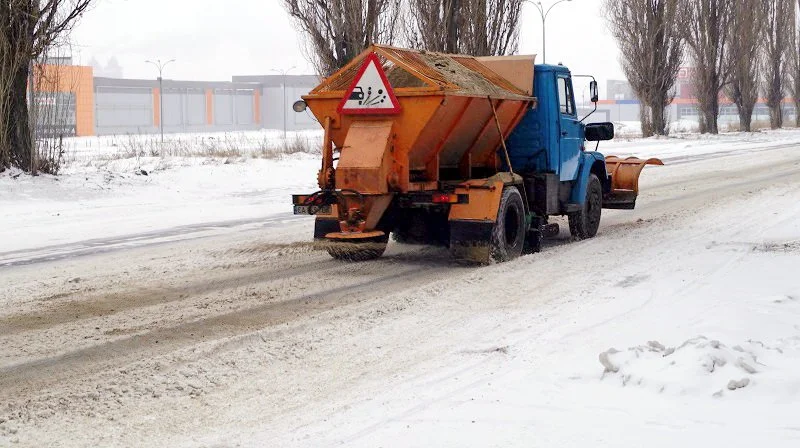 У Черкасах до зимового прибирання вулиць залучили 48 одиниць спецтехніки