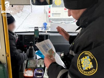 перевіряють водія