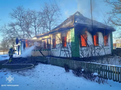 згорілий будинок