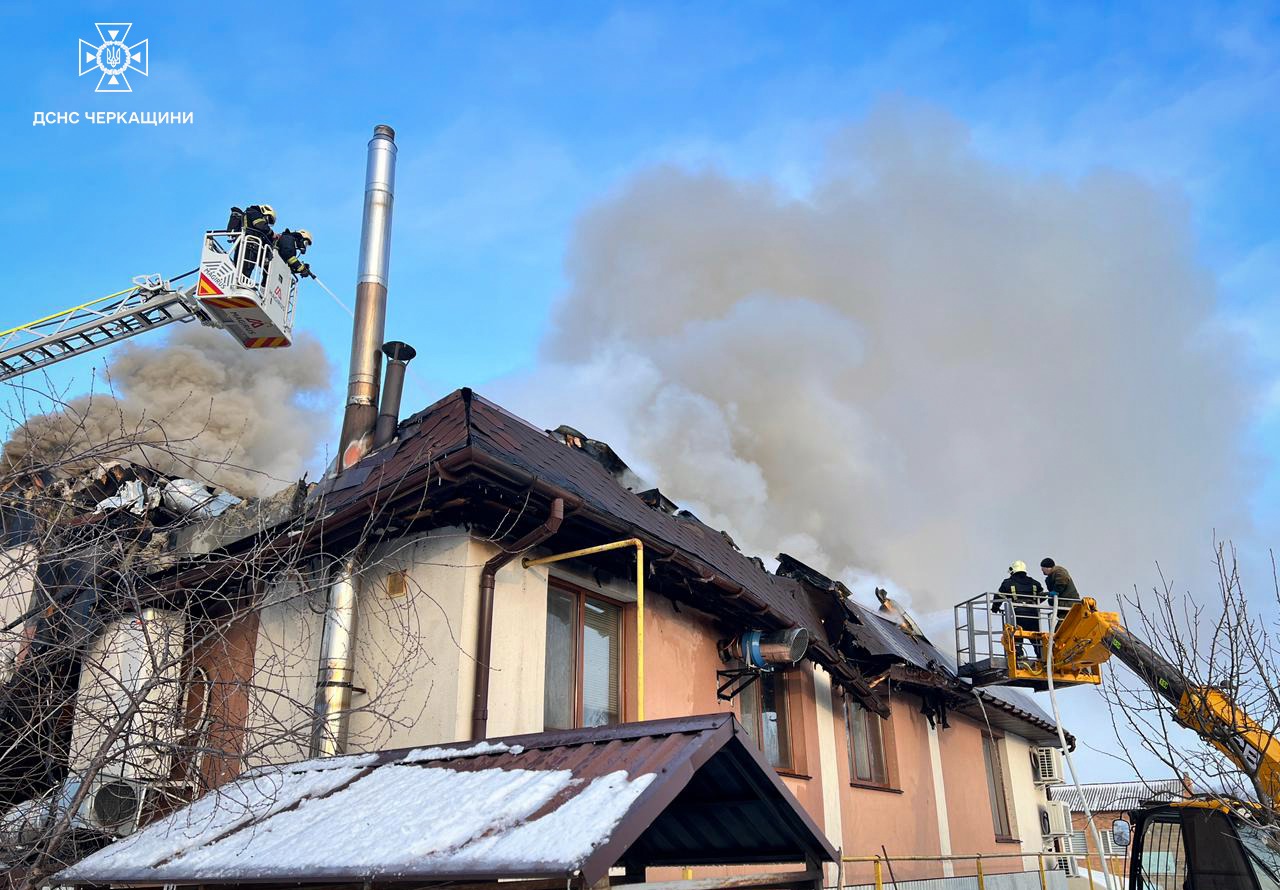 горить покрівля