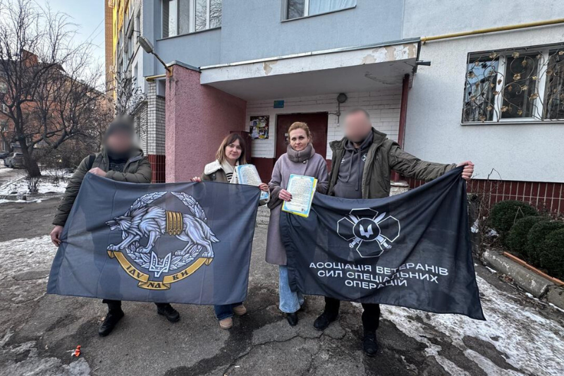 У Черкасах родині загиблого воїна ССО Вадима Шешені передали квартиру (ФОТО)