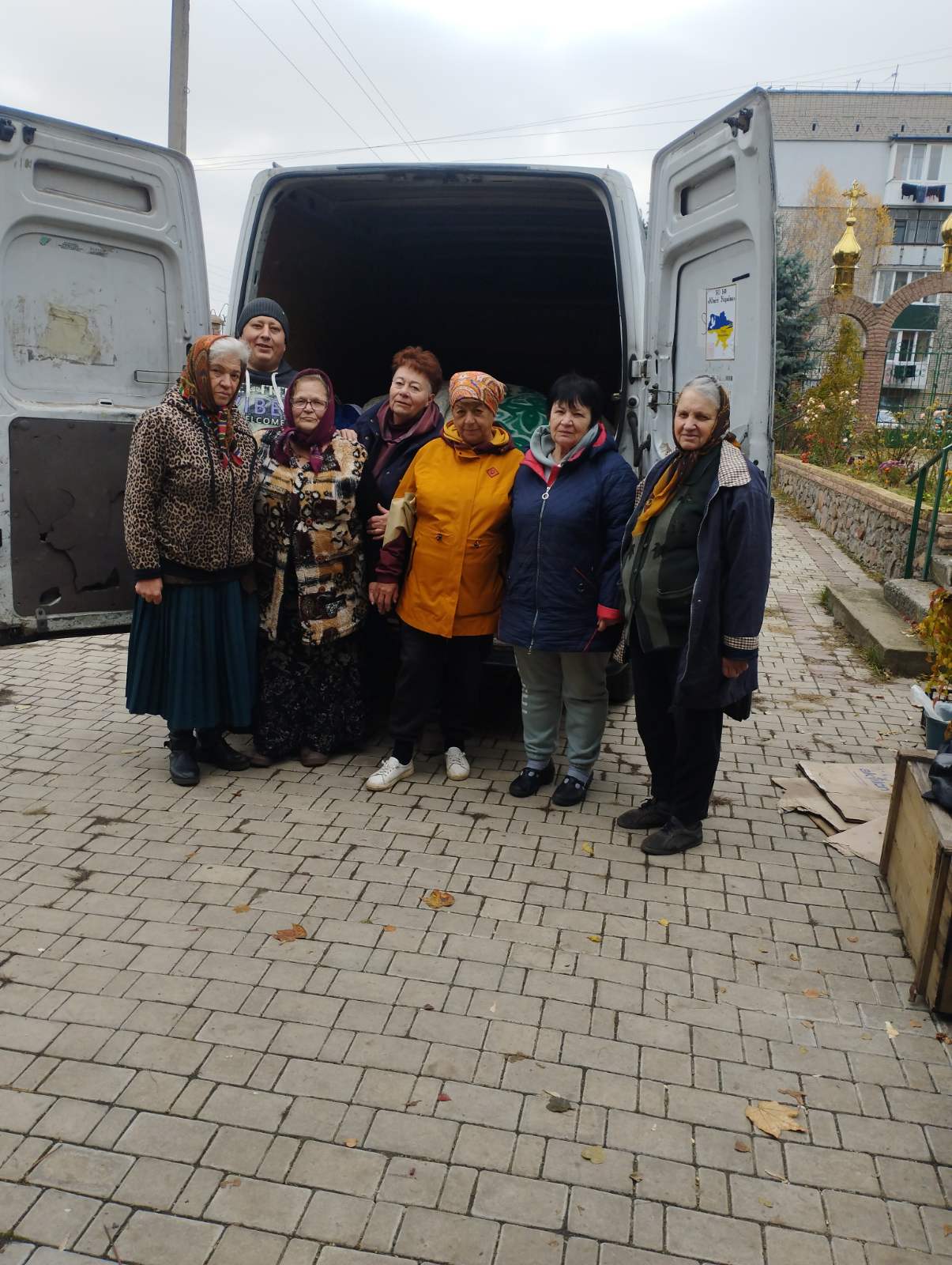 Бабусі-волонтерки