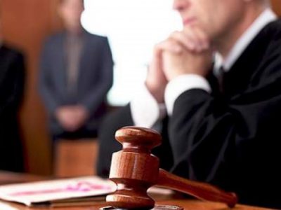 Голову благодійного фонду, який продавав гуманітарку, звільнили від покарання