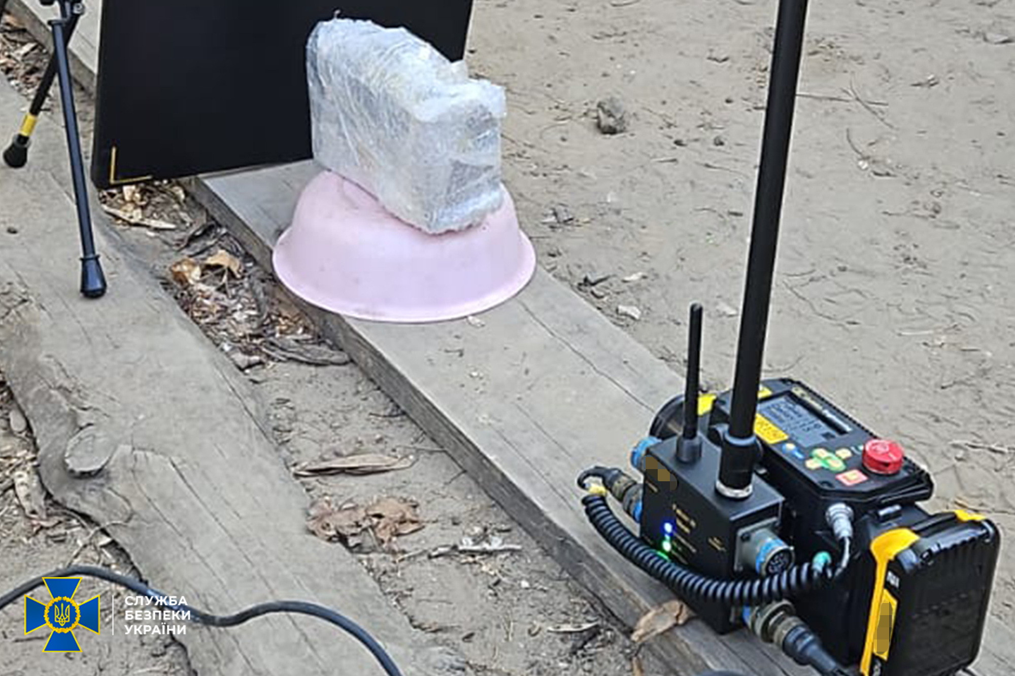 вибуховий пристрій