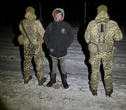 чоловік з прикордонниками