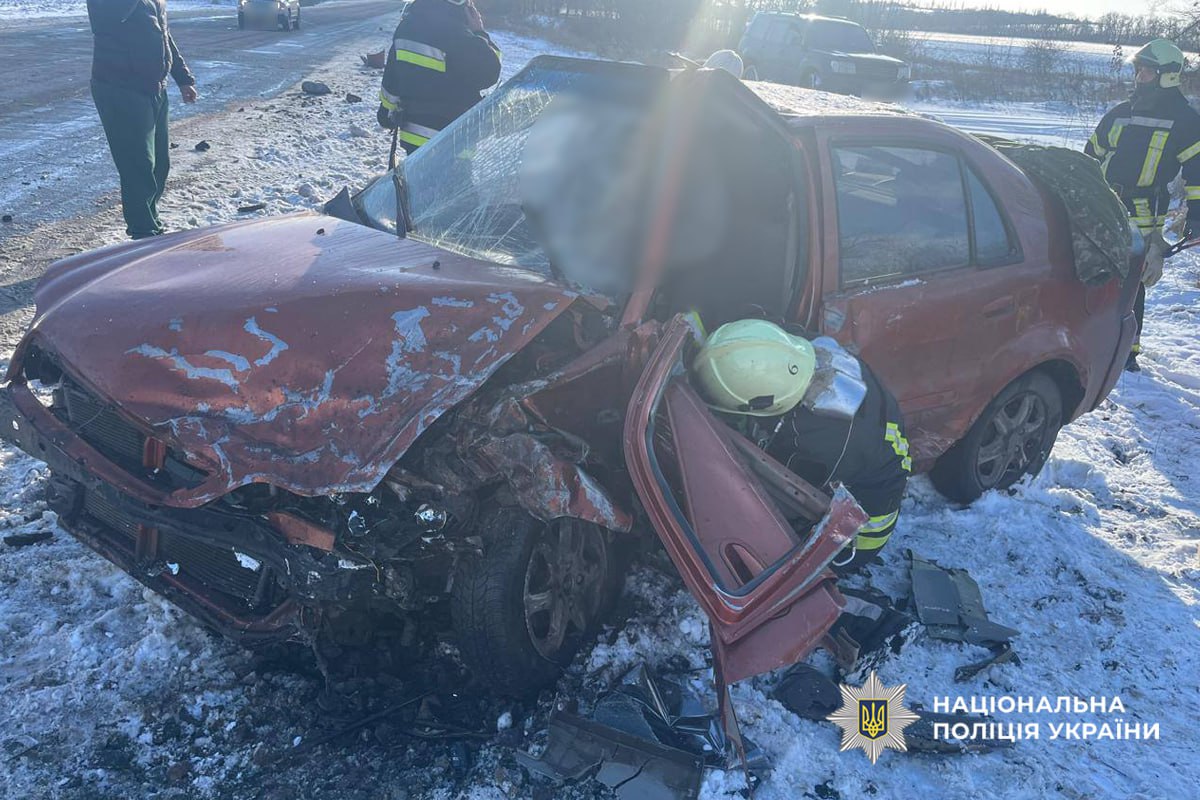 витягують водія з машини