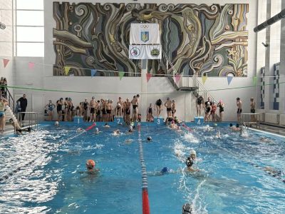 змагання у басейні