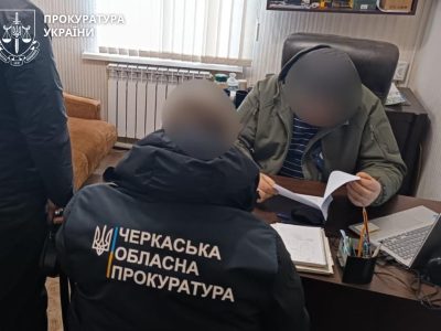 підписує підозру