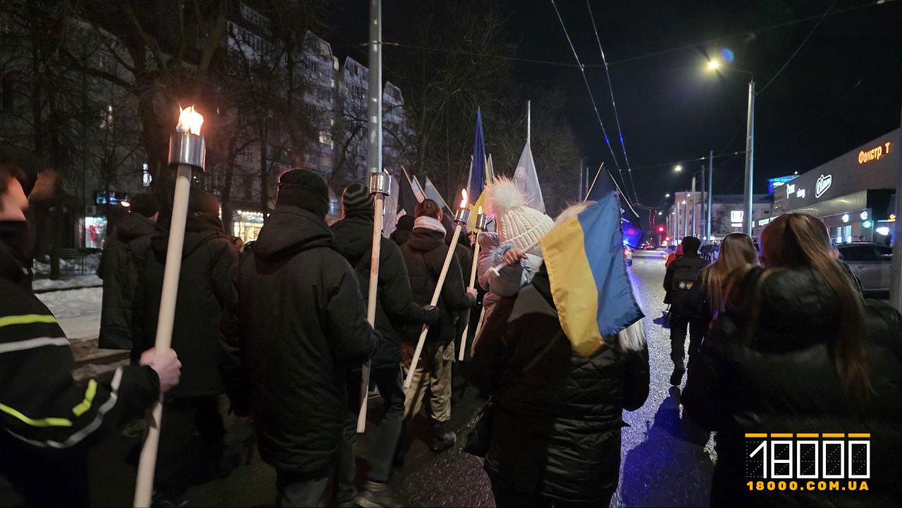 Прапор України в руках дитини