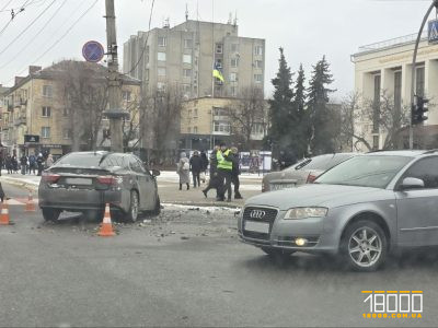 ДТП біля драмтеатру