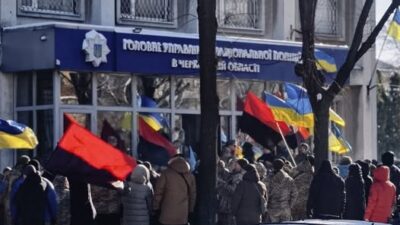 люди під відділком нацполіції