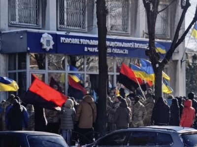 люди під відділком нацполіції