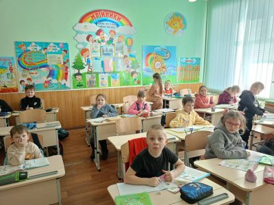 діти у школі