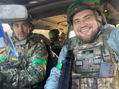 Дмитро Ніконов із побратимами
