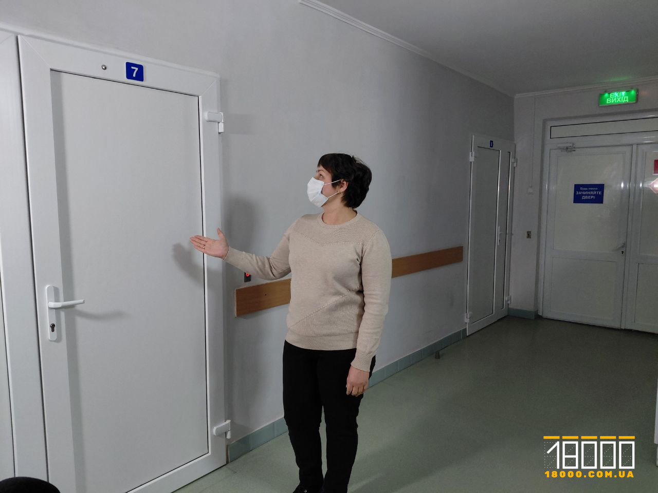 Пані Ольга біля своєї палати