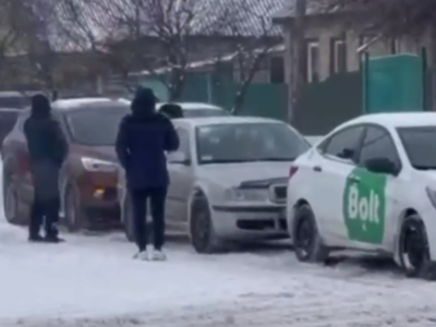 три автівки зіткнулися