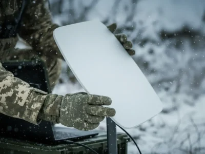 військовий зі Старлінком