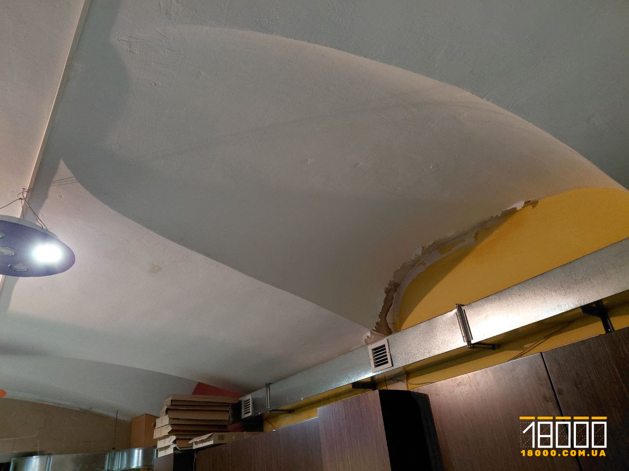 Стеля в приміщенні будинку Щербини