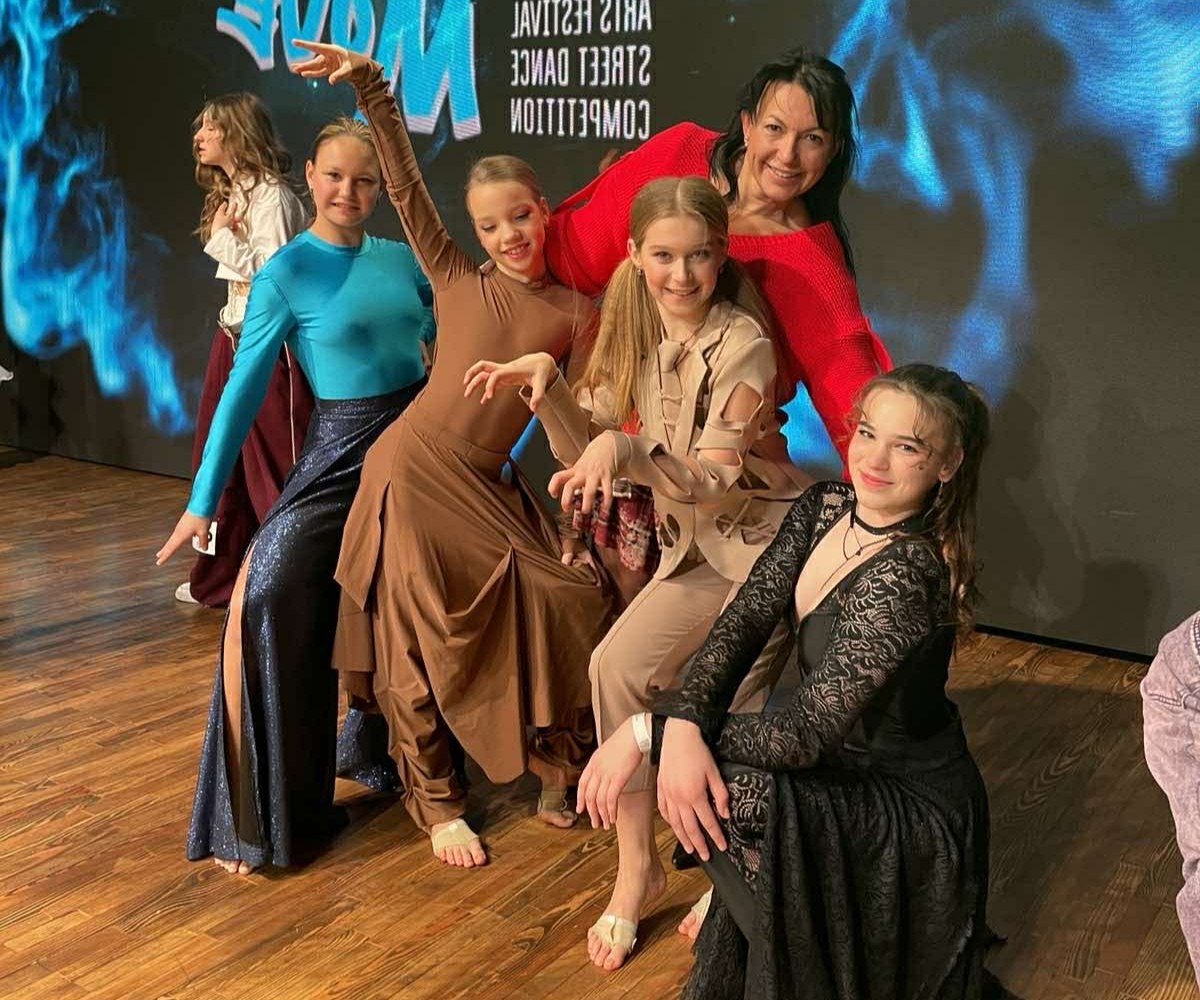 Танцівниці