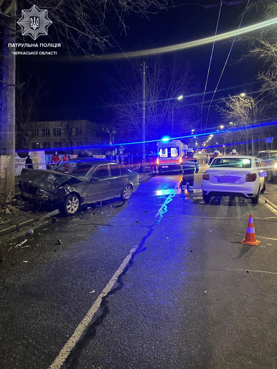 Автівка в'їхала в опору