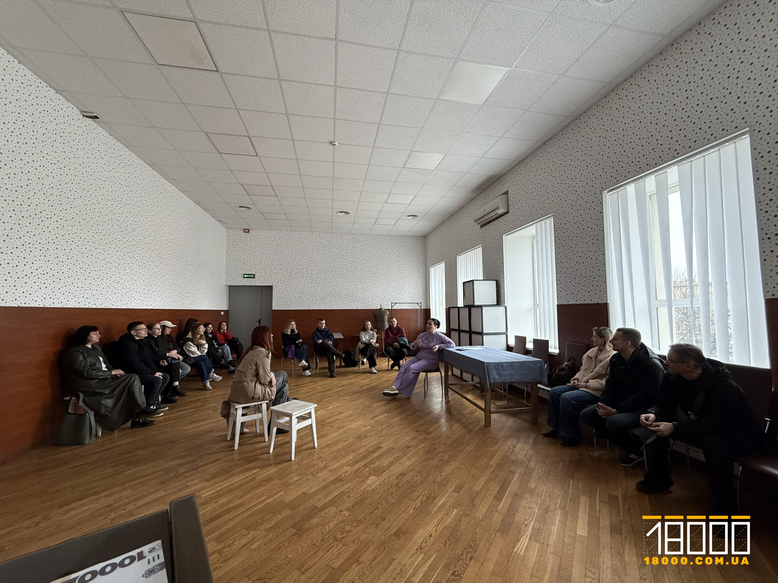 Екскурсія читачів "18000" драмтеатром