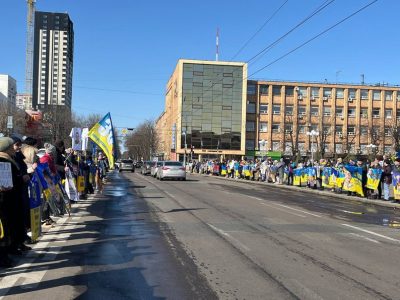 Люди на мирній акції