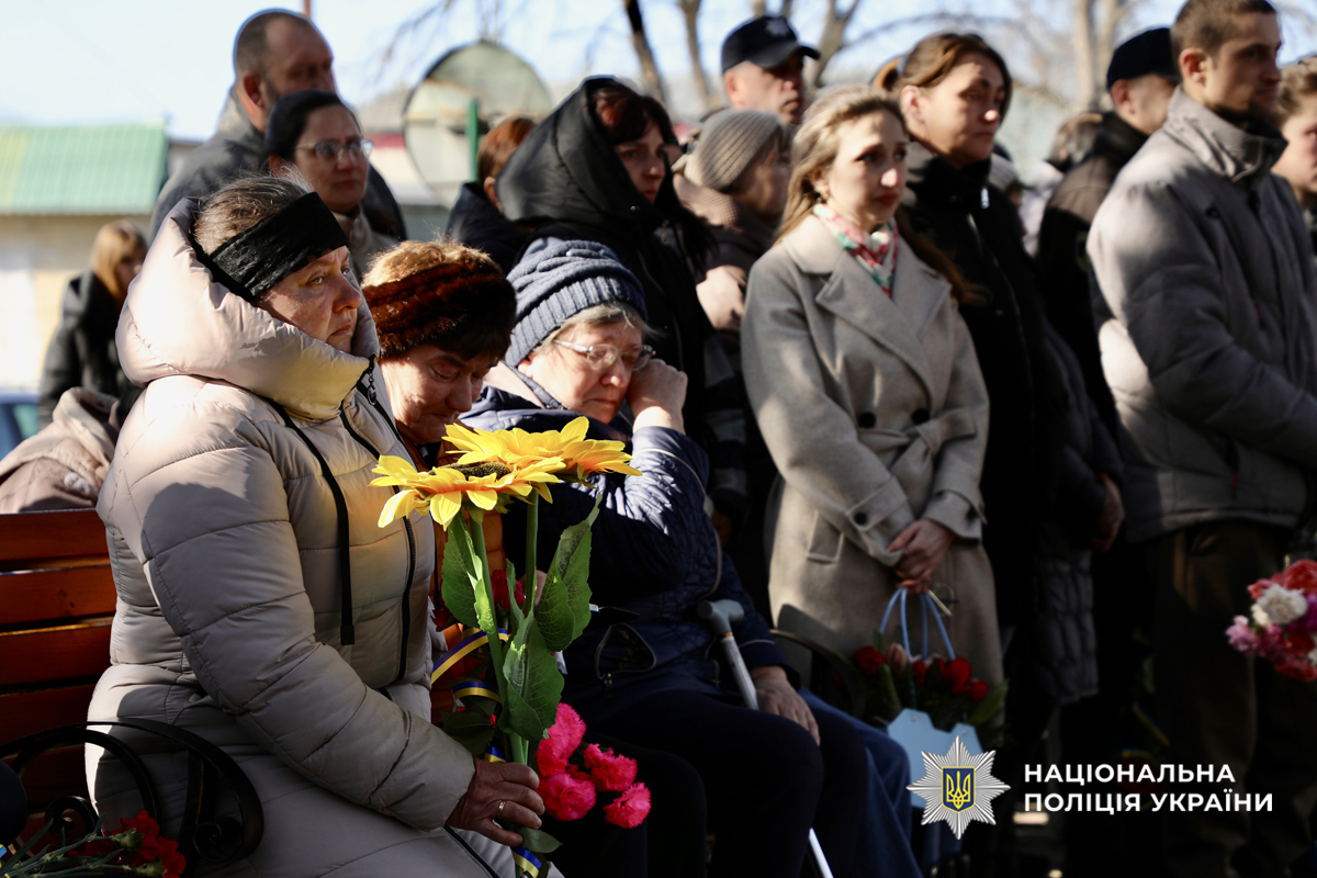 люди на відкриття меморіалу