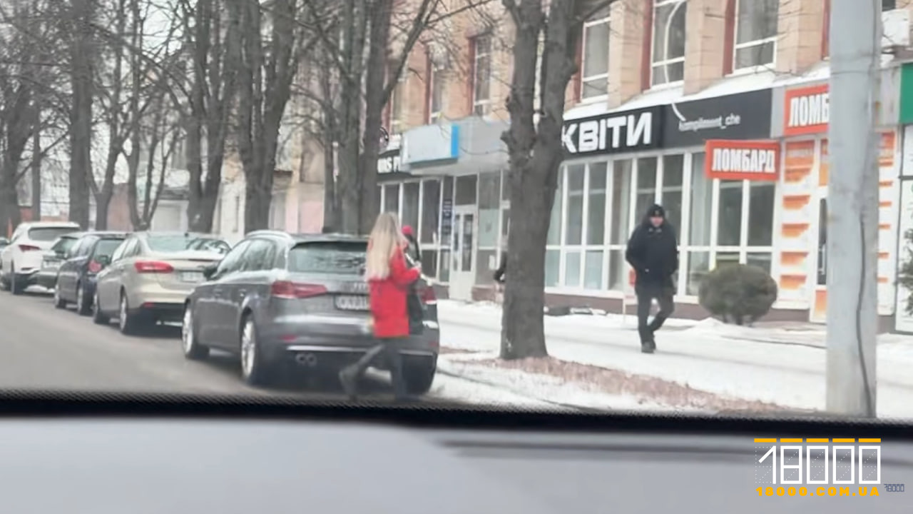 Мер йде бульваром Шевченка