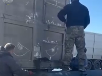 перевантажена фура