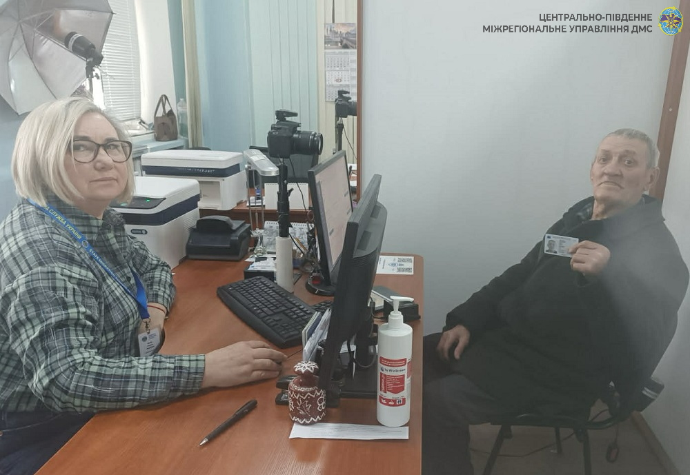 Близько 30 років у чоловіка в Жашкові була неправильна літера у паспорті