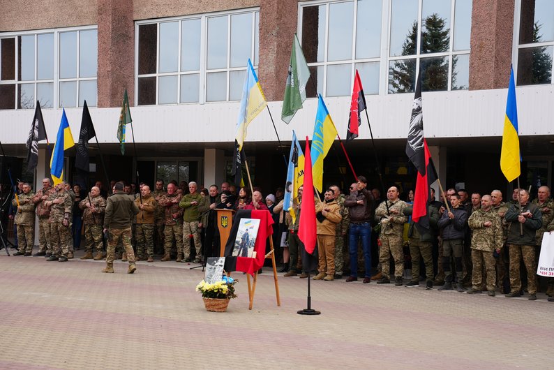 У Корсуні попрощалися із Сергієм Русіновим, який загинув у перестрілці з поліцією (ФОТО)
