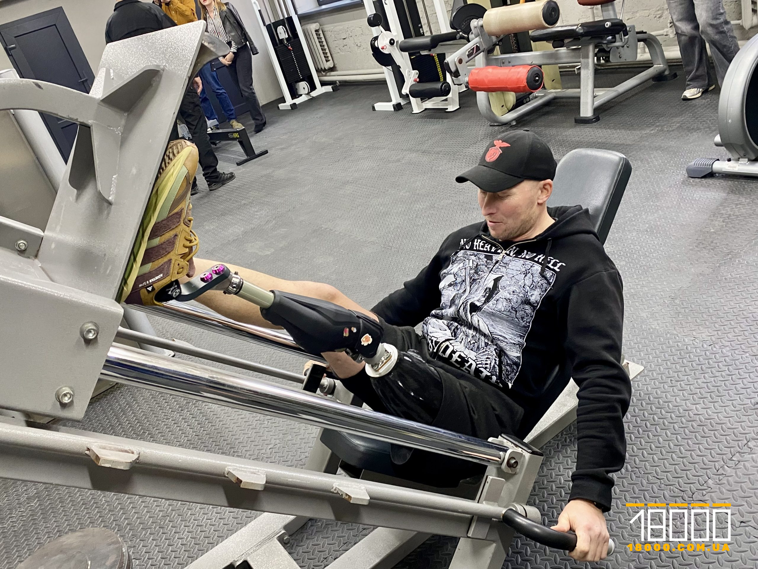 Ветеран на тренажері